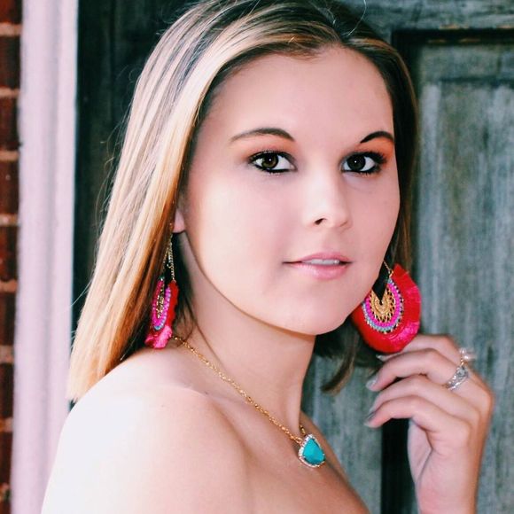 Meet your Posher, Carmen - Picture 1 of 1